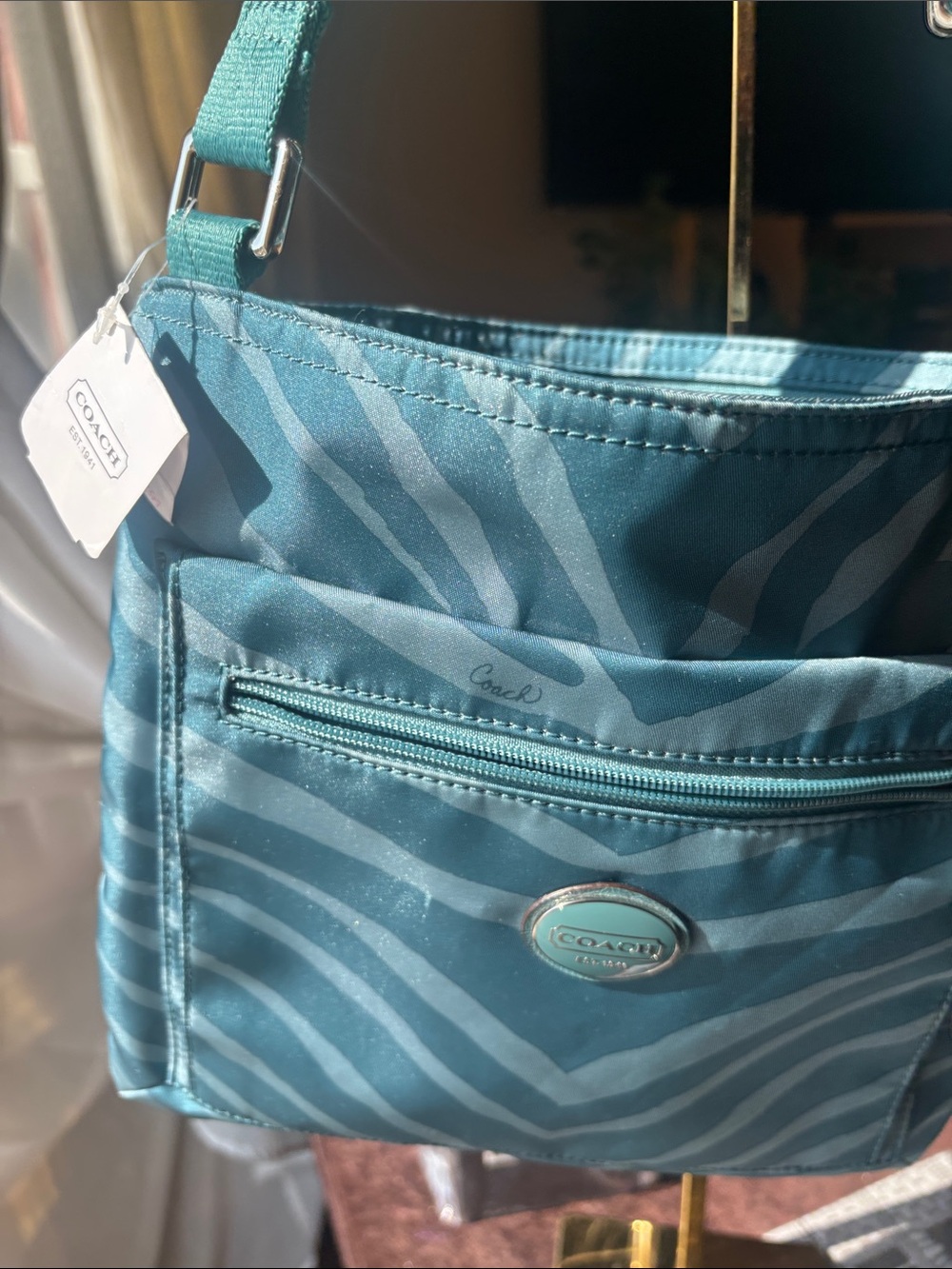 NWT* Coach Getaway Zebra Print Nylon Crossbody Bag Mineral Teal - Picture 5 of 5